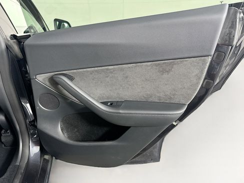 Used 2024 Tesla Model Y Long Range image 29