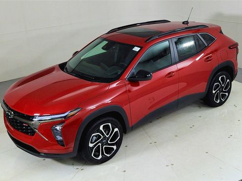 New 2026 Chevrolet Trax RS w/ Sunroof Package image 18