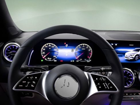 Used 2025 Mercedes-Benz GLB 250 image 14