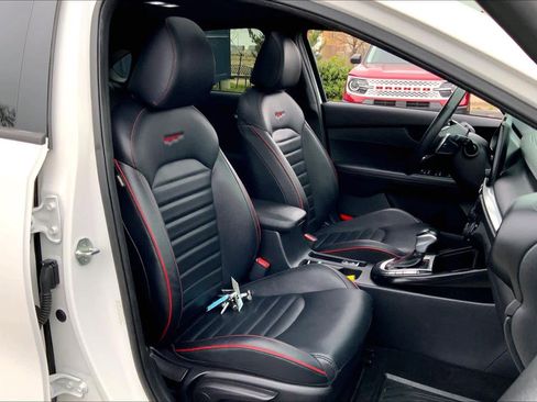 Used 2022 Kia Forte GT w/ GT2 Package image 9