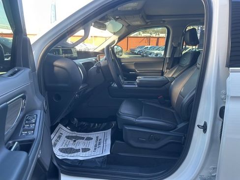 Used 2025 Ford Expedition Max Platinum w/ Driver's Package image 17