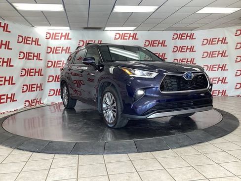 Used 2021 Toyota Highlander Platinum AWD/4WD image 1