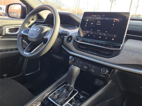 Used 2024 Jeep Compass Sport image 9