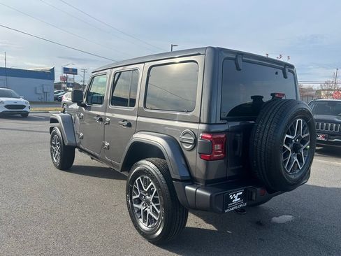 New 2026 Jeep Wrangler Unlimited Sahara AWD/4WD image 7