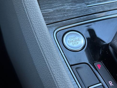 Used 2018 Volkswagen Passat 2.0T SE image 22