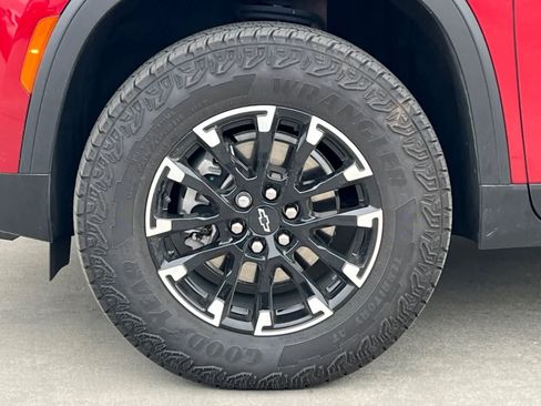 Used 2025 Chevrolet Traverse Z71 w/ Driver Confidence Package image 12