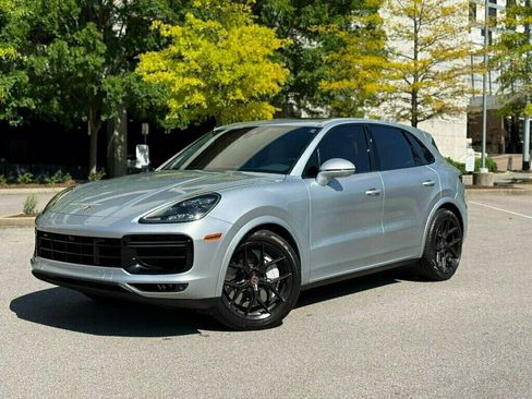 Used 2019 Porsche Cayenne Turbo image 1