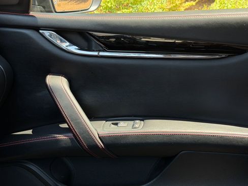 Used 2018 Maserati Quattroporte S RWD image 26