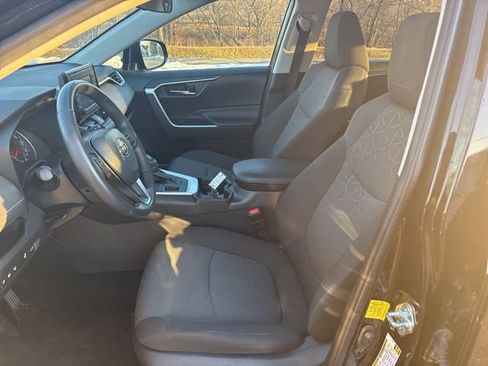 Used 2021 Toyota RAV4 XLE image 42