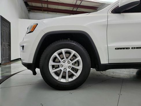 Used 2021 Jeep Grand Cherokee Laredo image 32