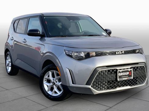 Used 2024 Kia Soul LX w/ Option Group 015 FWD image 3