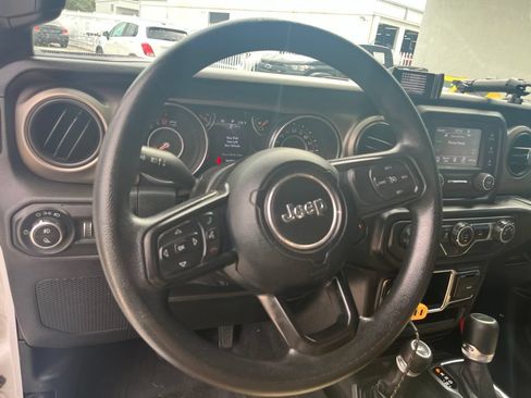 Used 2021 Jeep Gladiator Sport AWD/4WD image 12
