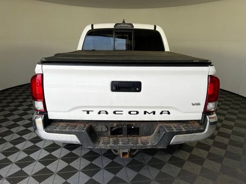 Used 2016 Toyota Tacoma TRD Off-Road w/ Towing Package AWD/4WD image 6