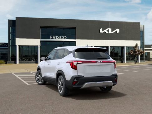 New 2026 Kia Seltos LX FWD image 4