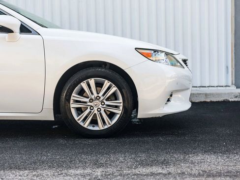 Used 2014 Lexus ES 350 w/ Premium Package FWD image 4
