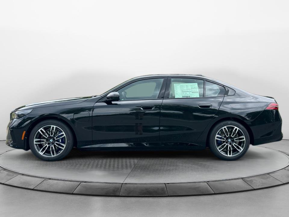 New 2027 BMW 550e xDrive w/ Executive Package AWD/4WD image 4