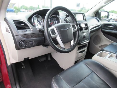 Used 2015 Chrysler Town & Country Touring FWD image 26