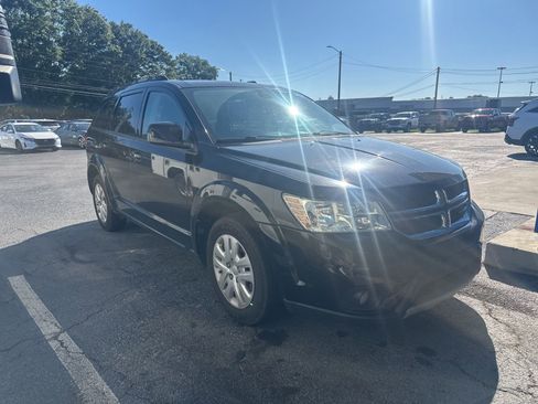 Used 2018 Dodge Journey SXT w/ Connectivity Group FWD image 6