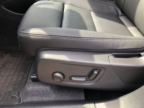 New 2025 Volvo XC40 B5 Ultra w/ Protection Package Premier image 14