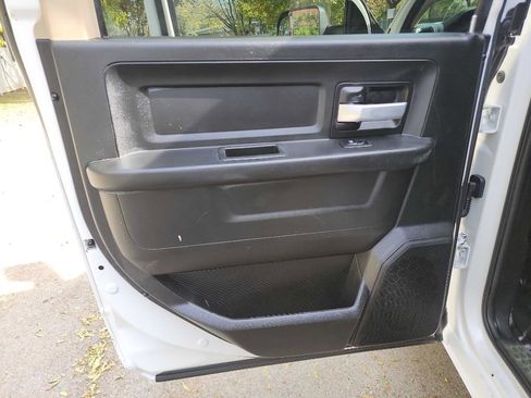 Used 2019 RAM 5500 Tradesman w/ Chrome Appearance Group image 28