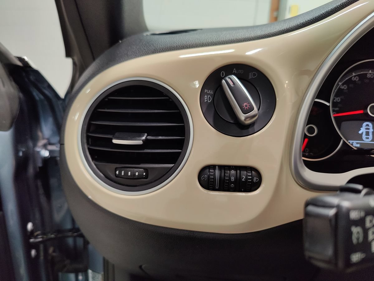 Used 2019 Volkswagen Beetle 2.0T Final Edition SEL FWD image 26