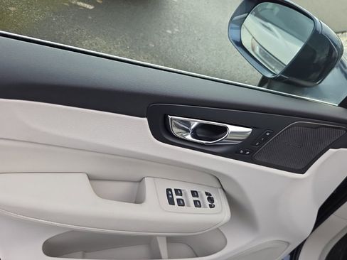 Used 2023 Volvo XC60 B5 Plus w/ Climate Package image 3