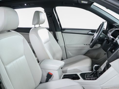 Used 2023 Volkswagen Tiguan SE R-Line FWD image 28