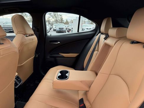 Used 2025 Lexus UX 300h AWD image 17