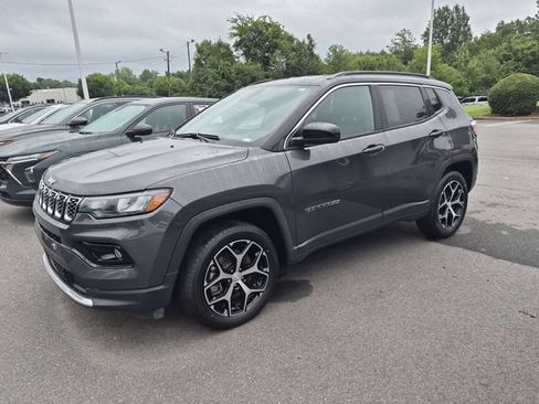 Used 2024 Jeep Compass Limited AWD/4WD image 7
