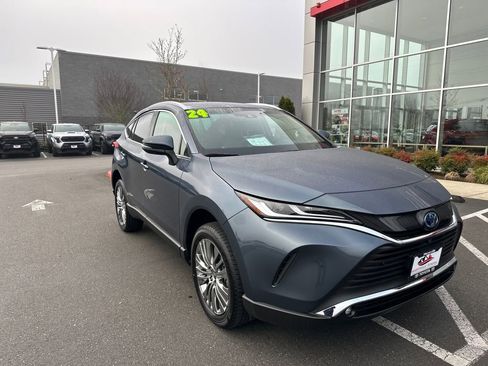 Used 2024 Toyota Venza Limited image 1