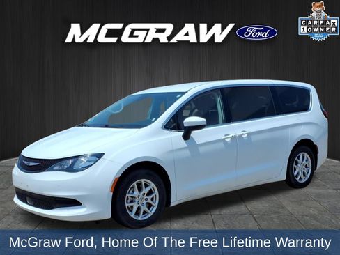Used 2023 Chrysler Voyager LX FWD image 1