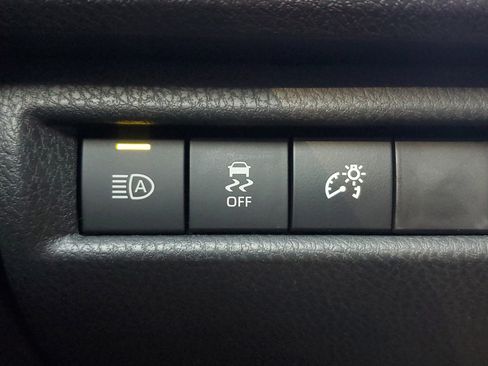 Used 2025 Toyota Camry SE image 31