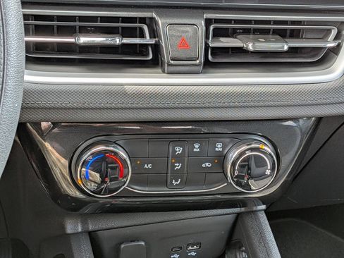 Used 2025 Chevrolet TrailBlazer LT image 24