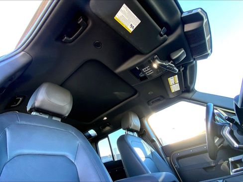 Used 2023 Land Rover Defender 110 S image 13