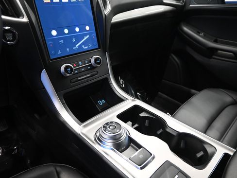 Certified 2024 Ford Edge SEL image 25