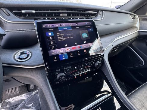 Used 2024 Jeep Grand Cherokee Limited w/ Luxury Tech Group II image 28