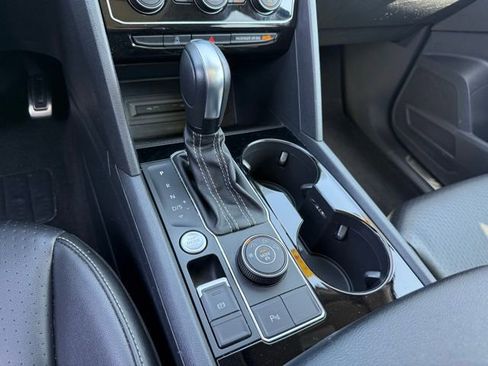 Used 2022 Volkswagen Atlas SEL R-Line image 32