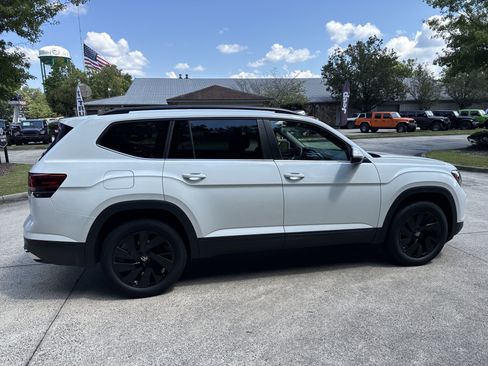 Used 2024 Volkswagen Atlas SE FWD image 8