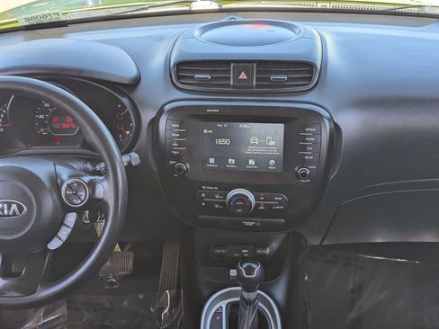 Used 2018 Kia Soul + image 14