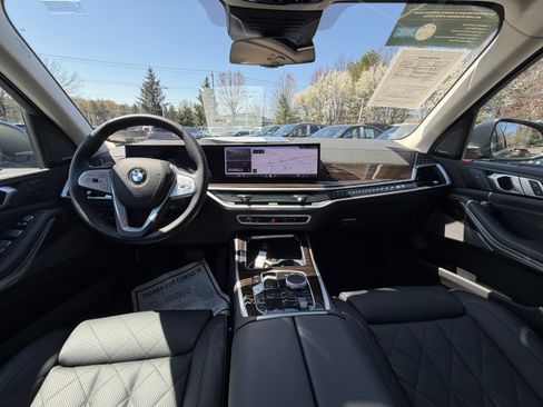 Certified 2025 BMW X7 xDrive40i w/ Premium Package AWD/4WD image 17