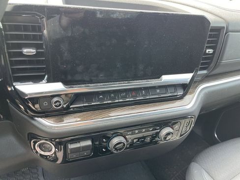 Used 2025 Chevrolet Silverado 1500 LT AWD/4WD image 8
