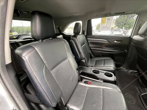 Used 2018 Toyota Highlander Limited w/ Protection Package #3 AWD/4WD image 16