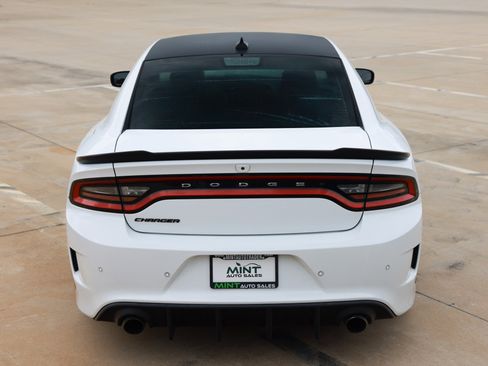 Used 2018 Dodge Charger R/T RWD image 13