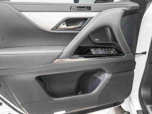 Used 2025 Lexus LX 700h F Sport image 22
