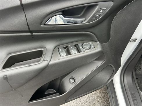 Used 2021 Chevrolet Equinox LT image 23