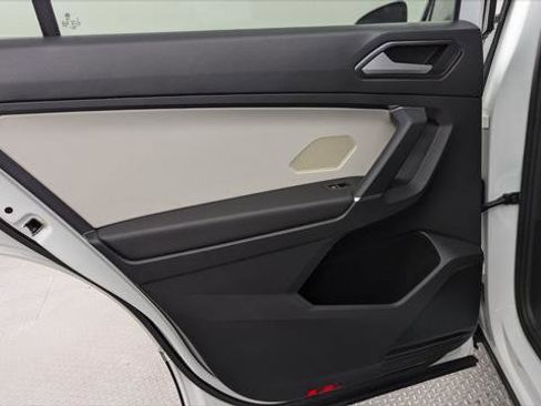 Used 2018 Volkswagen Tiguan SE image 16