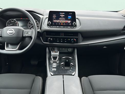 Used 2025 Nissan Rogue S FWD image 25