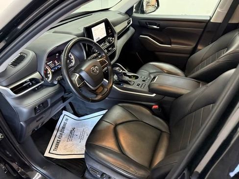 Used 2023 Toyota Highlander L image 16