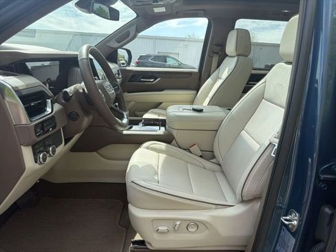 Used 2025 GMC Yukon Denali w/ Sun & Power Step Package AWD/4WD image 22