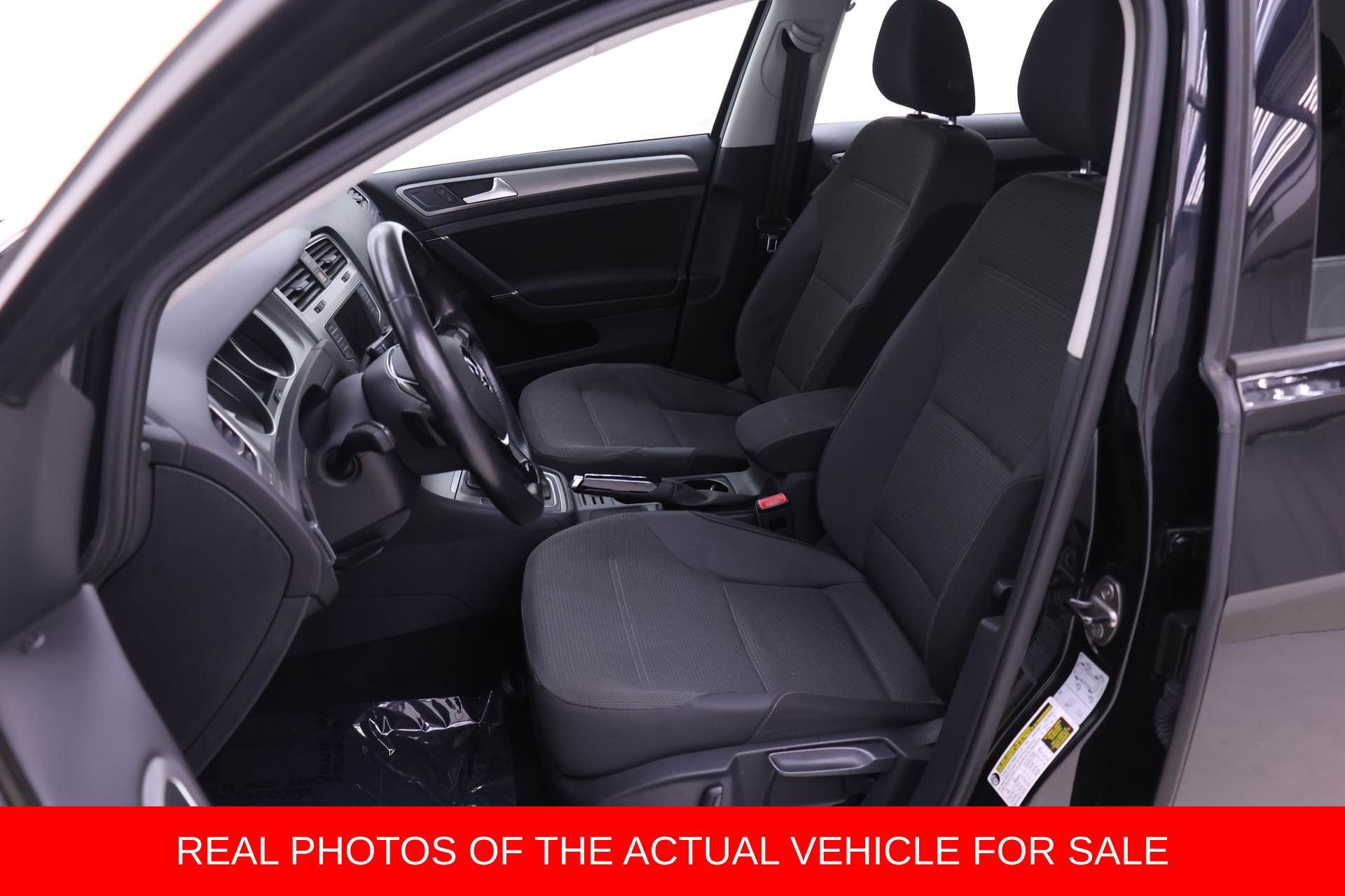 Used 2016 Volkswagen Golf S FWD image 4